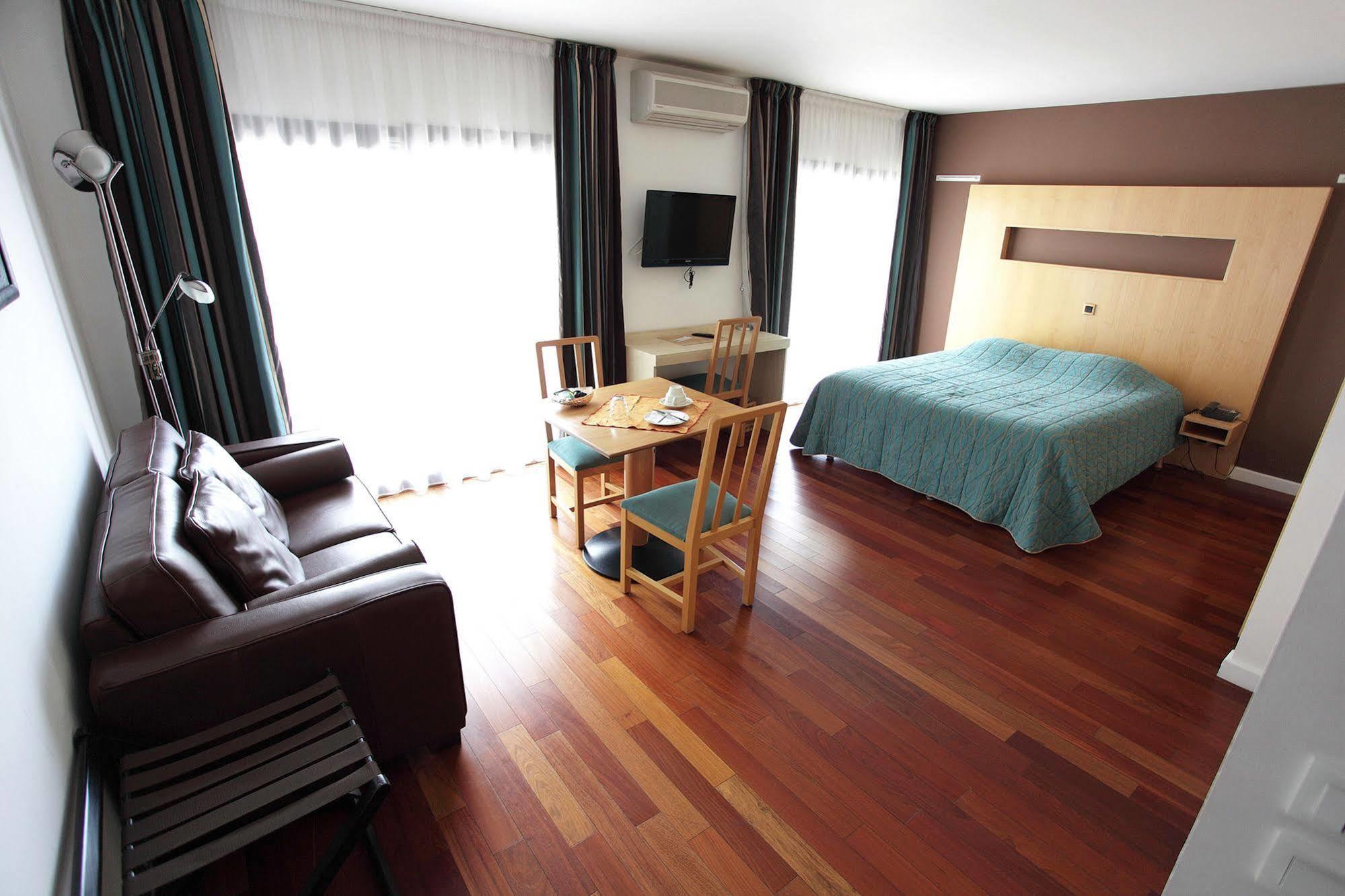Hotel La Scala Питивье Экстерьер фото
